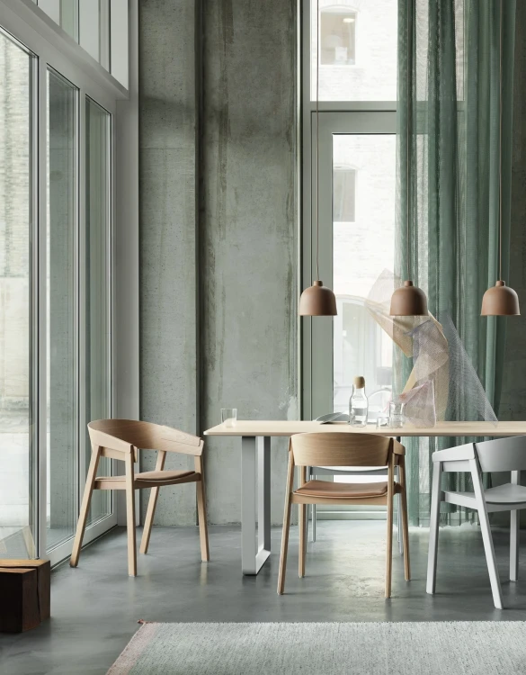 cover-chair-7070-table-grain-pendant-lamp-corky.webp